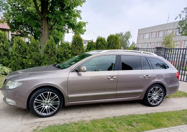 Skoda Superb cena 32500 przebieg: 260000, rok produkcji 2011 z Działdowo małe 121